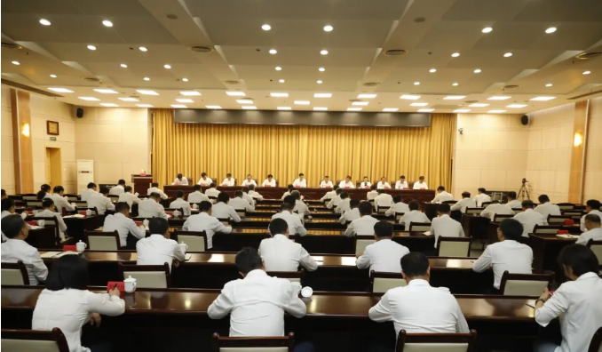 李文飆主持召開市政府全體（擴大）會議強調 奮戰(zhàn)黃金季 全力收好官 奮力奪取全面振興新突破三年行動攻堅之年攻堅之戰(zhàn)的全面勝利